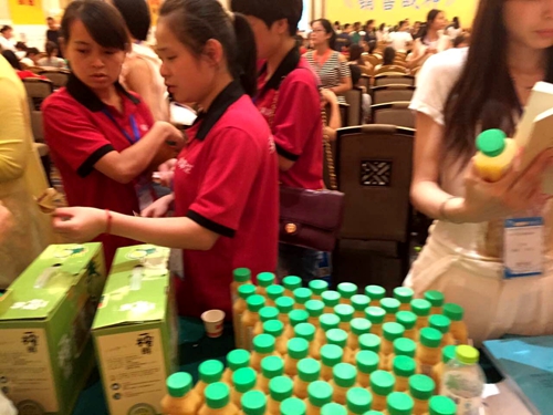 一榨鲜促销活动现场
